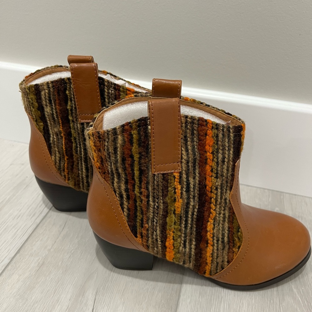 NIB Shoe Dazzle Ankle Boots
